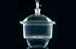 Эксикатор вакуумный стеклянный с фарфоровой вставкой и запорным краном, прозрачный, 180 мм